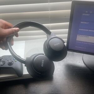 Black Wireless headphones